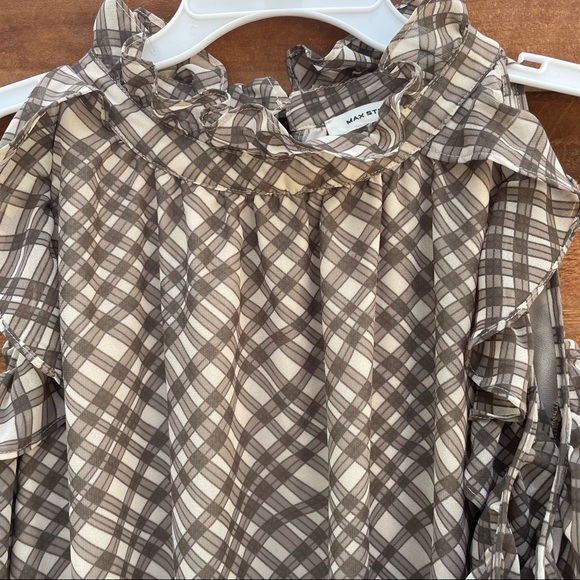 Max Studio Ruffle Top - Picture 5 of 10